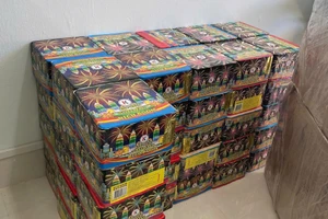 Số pháo Vinh mua về bán kiếm lời. Ảnh: CACC