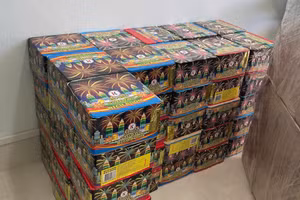 Số pháo Vinh mua về bán kiếm lời. Ảnh: CACC