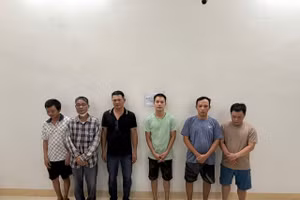 Những người liên quan đường dây cá độ bóng đá. Ảnh: Công an cung cấp
