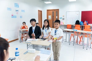 Học sinh tiểu học tại cuộc thi Vietnamese Scholars Debating Championship.