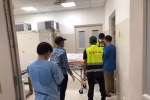 Thi thể chị Y.H. được đưa về để gia đình lo hậu sự.