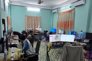 Công an kiểm tra nơi nhóm tội phạm thuê tại Đà Nẵng để hoạt động phạm pháp. (Ảnh: CACC)