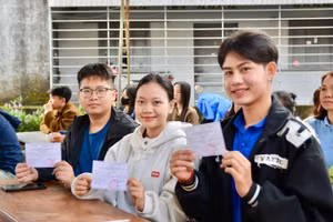 Cử tri là sinh viên trong lần đầu tiên đi bầu cử.