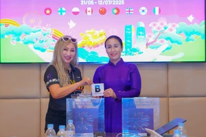 Bốc thăm thứ tự dự thi của các đội trong đêm chung kết.