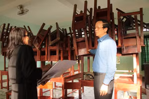 Thứ trưởng Phạm Ngọc Thưởng kiểm tra phòng học Trường Tiểu học Nguyễn Công Sáu (xã Đại Lộc, Đà Nẵng).