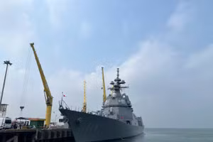 Tàu hộ vệ Asahi (số hiệu 119) của Lực lượng Tự vệ trên biển Nhật Bản.