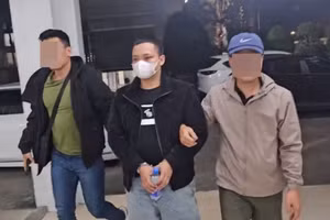 Lực lượng công an bắt giữ Nguyễn Văn Đức. (Ảnh: CACC)