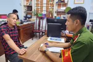 Nam tại cơ quan công an. Ảnh: CACC