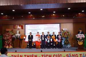 Trường Cao đẳng Quảng Nam đón nhận giấy chứng nhận trường đạt chuẩn Kiểm định chất lượng cơ sở giáo dục nghề nghiệp.