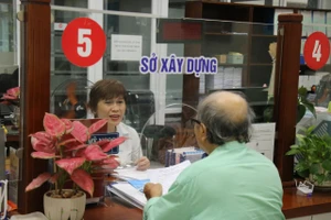 Người dân đến làm thủ tục hành chính ở Đà Nẵng thuận lợi, suôn sẻ.