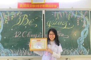Em Lê Khánh Nguyên - học sinh lớp 12/6 Trường THPT chuyên Lê Thánh Tông.