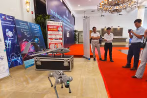 Các trang thiết bị, công nghệ hiện đại được trưng bày tại hội thảo. 