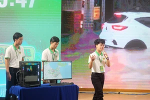 Sinh viên trình bày phần dự thi.