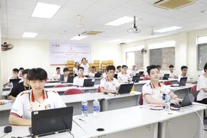 Sinh viên Trường Đại học Công nghệ thông tin và truyền thông Việt - Hàn (VKU), Đại học Đà Nẵng. 