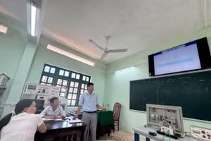 Các nhà giáo trong bài giảng trực tiếp. 