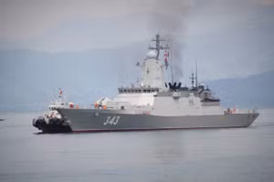 Đội tàu thuộc Hạm đội Thái Bình Dương, Hải quân Nga cập cảng Tiên Sa, thăm xã giao Đà Nẵng. 