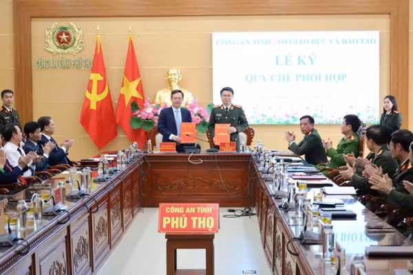 Giám đốc Công an tỉnh Phú Thọ và Giám đốc Sở GD&ĐT ký Quy chế phối hợp.
