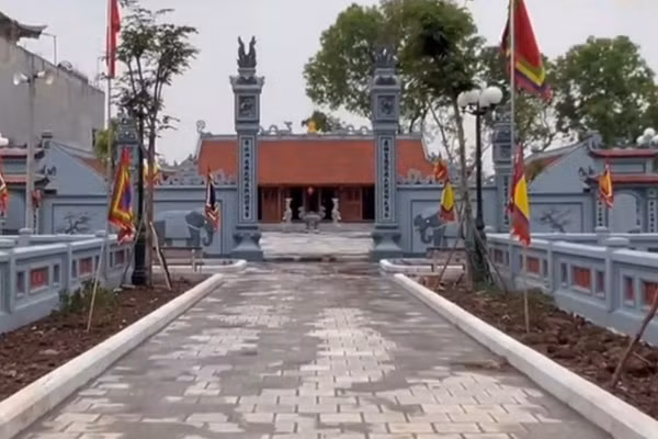 Đình Mạnh Trữ trước ngày khánh thành.