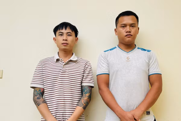 Ninh và Tùng tại cơ quan Công an. Ảnh: Công an tỉnh Phú Thọ.
