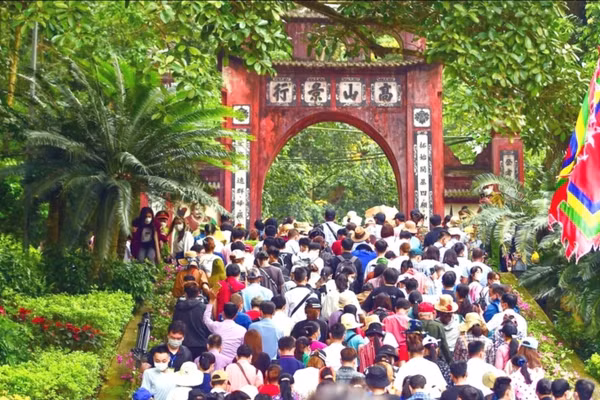 Khu di tích lịch sử Đền Hùng.