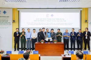 Lễ ký kết thỏa thuận phát triển dự án giữa ĐH Cần Thơ và CT Group.