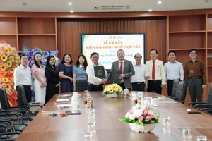 Lễ ký kết biên bản hợp tác giữa Trường ĐH Nam Cần Thơ và Trường ĐH Kiên Giang.