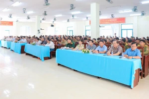 Đại biểu tham dự khai mạc tập huấn.