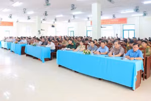 Đại biểu tham dự khai mạc tập huấn.