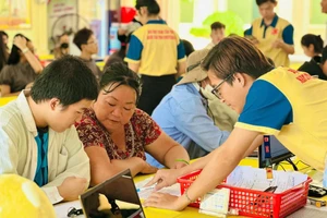 Không khí tuyển sinh tại Trường ĐH Nam Cần Thơ.