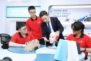 Sinh viên Việt Nam được tiếp cận phòng lab AI, robot đầu tiên ở Đông Nam Á