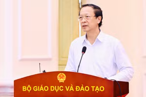 Thứ trưởng Bộ GD&ĐT Phạm Ngọc Thưởng phát biểu tại hội nghị triển khai công tác tuyển sinh đầu cấp, tổ chức thi tốt nghiệp THPT và đánh giá việc thực hiện Thông tư số 29/2024/TT-BGDĐT. Ảnh: Trần Hiệp.