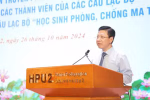 Phó Vụ trưởng Vụ Giáo dục Chính trị và Công tác học sinh, sinh viên Nguyễn Xuân An Việt phát biểu tại hội nghị.