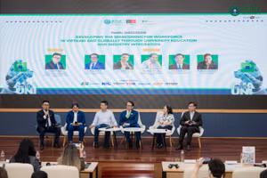 Các diễn giả tham gia phiên tọa đàm “Phát triển nhân lực ngành bán dẫn tại Việt Nam và toàn cầu”.