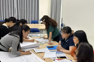 Trường Đại học Ngoại ngữ (Đại học Đà Nẵng) tập huấn giáo viên dạy một số môn học bằng tiếng Anh.