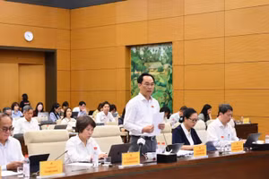 Bộ trưởng Hoàng Minh Sơn tại phiên giải trình sáng 20/9.