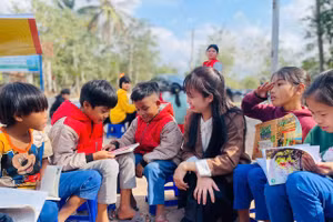 "Chuyến xe tri thức" là hoạt động ý nghĩa của Trường TH-THCS A Xing (xã Lìa, Quảng Trị), nhằm lan tỏa văn hóa đọc, tiếp thêm động lực học tập cho học sinh vùng khó. 