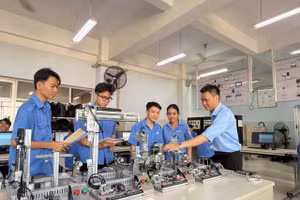 Giờ thực hành tại Trường CĐ Kỹ thuật Cao Thắng 