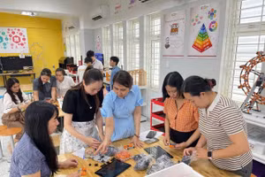 Trường THCS Trưng Vương (phường Hải Châu, TP Đà Nẵng) tập huấn năng lực giáo dục STEM cho giáo viên. Ảnh: NTCC