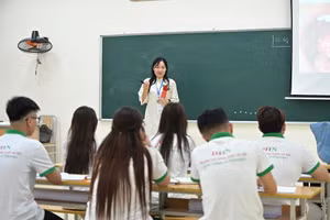 Giảng viên Trường Cao đẳng Dược Hà Nội trong phần thi giảng tại Hội giảng Nhà giáo Giáo dục nghề nghiệp năm 2026.