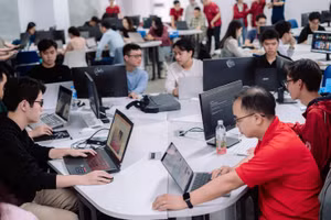 Buổi thực hành của khoá học về Prompt Engineering, do Trường Công nghệ Thông tin và Truyền thông (Đại học Bách khoa Hà Nội) tổ chức. Ảnh: NVCC.