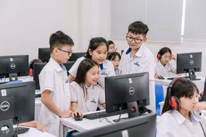 Học sinh Phenikaa School.