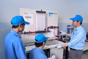 Giờ thực hành tại Trường CĐ Kỹ thuật Cao Thắng.