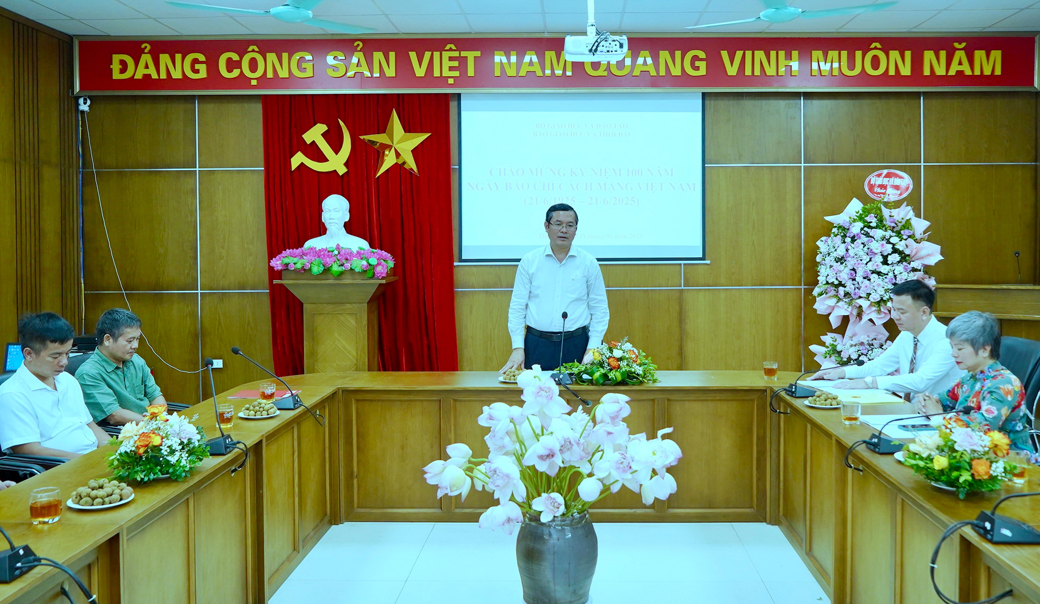 Thứ trưởng Nguyễn Văn Phúc phát biểu chúc mừng Báo. dsc09168.jpg