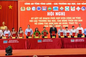 Ký kết thực hiện kế hoạch phối hợp giữa Công an tỉnh Vĩnh Long với các trường ĐH, CĐ giai đoạn 2025 - 2030.