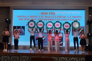 Phần thi tự giới thiệu tại Hội thi phòng, chống tác hại của thuốc lá trong trường học cấp thành phố năm 2024.