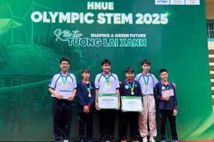 Học sinh Trường THCS Đoàn Thị Điểm (TP Cần Thơ) xuất sắc đoạt giải Vô địch khối THCS tại Cuộc thi HNUE Olympic STEM 2025.