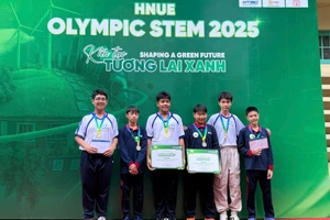 Học sinh Trường THCS Đoàn Thị Điểm (TP Cần Thơ) xuất sắc đoạt giải Vô địch khối THCS tại Cuộc thi HNUE Olympic STEM 2025.