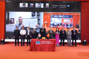 Quang cảnh buổi lễ ký kết.