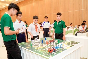 Học sinh TP Cần Thơ tham gia cuộc thi Robothon cấp thành phố năm 2025.