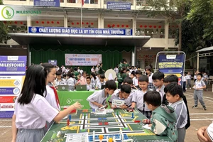 Học sinh Trường Tiểu học Thới Bình 1 (phường Ninh Kiều, TP Cần Thơ) trải nghiệm tại Ngày hội STEM.